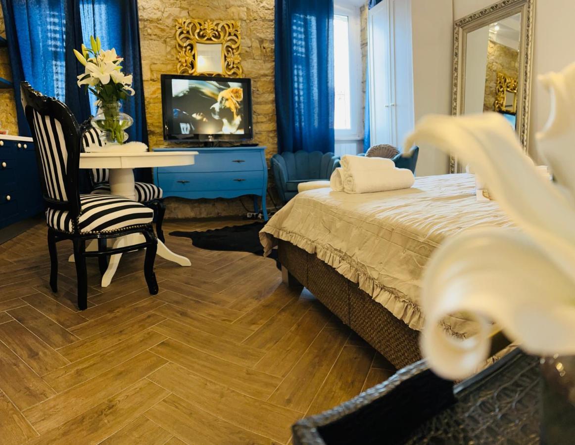 La Dolce Vita Luxury Apartments With Best Free Private Parking In City Center Pula Exteriör bild
